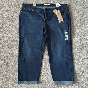 Women’s Levi’s boyfriend cut capris